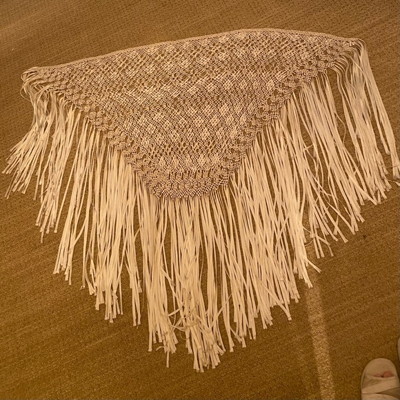 Stunning Unique Shawl - Picture 4 of 4